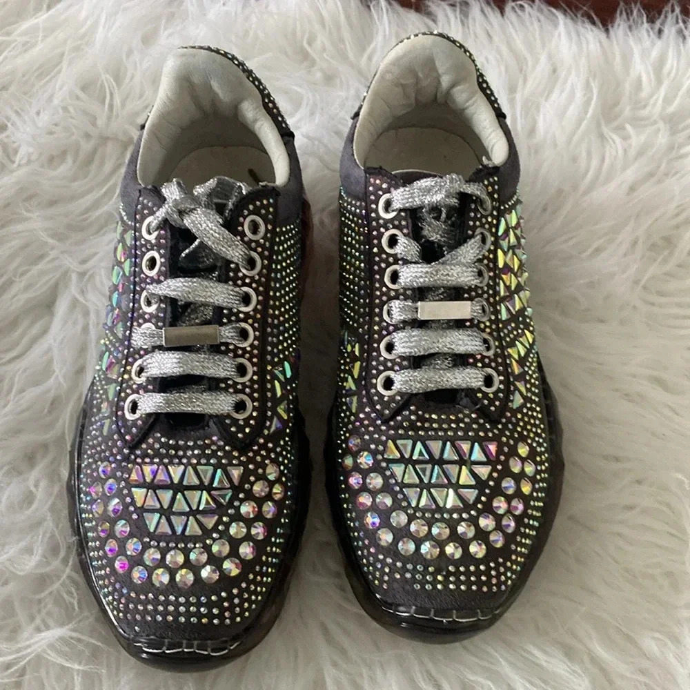 La Sheelah EUC women's Silver sparkling tennis shoes size 6